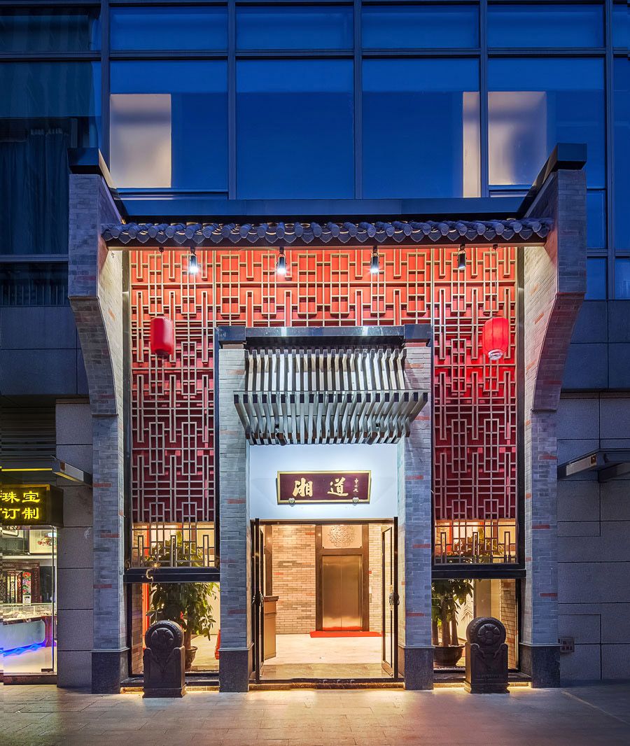 饭店门店装修的情况下,除开很多运用新型材料,新机器设备外,还要留意